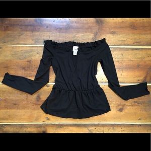 Off the shoulder wired V top shirt